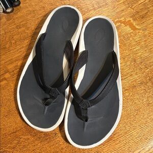 OluKai PO’IE Sandals